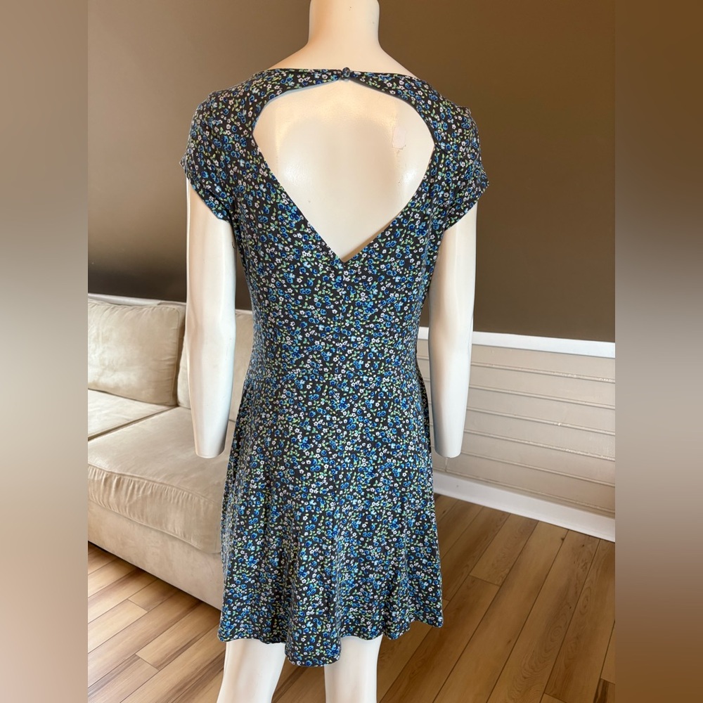 American Eagle Gray Mini Dress Blue Green Floral Print Cut Out Back Size Large - Picture 4 of 10